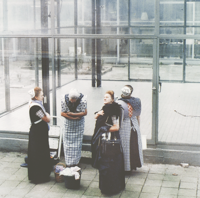 Cleaning the Rietveld Paviljoen