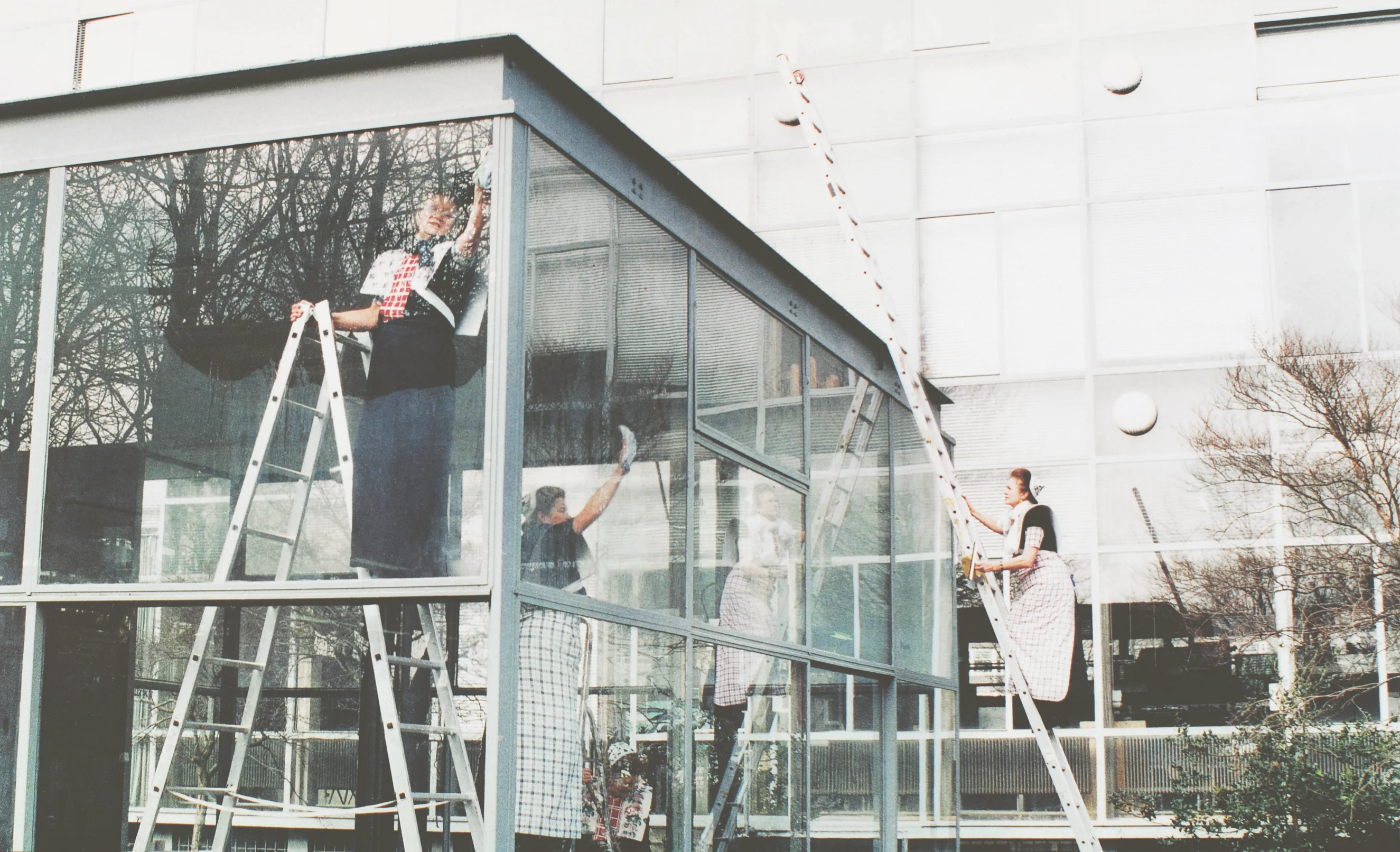 Cleaning the Rietveld Paviljoen
