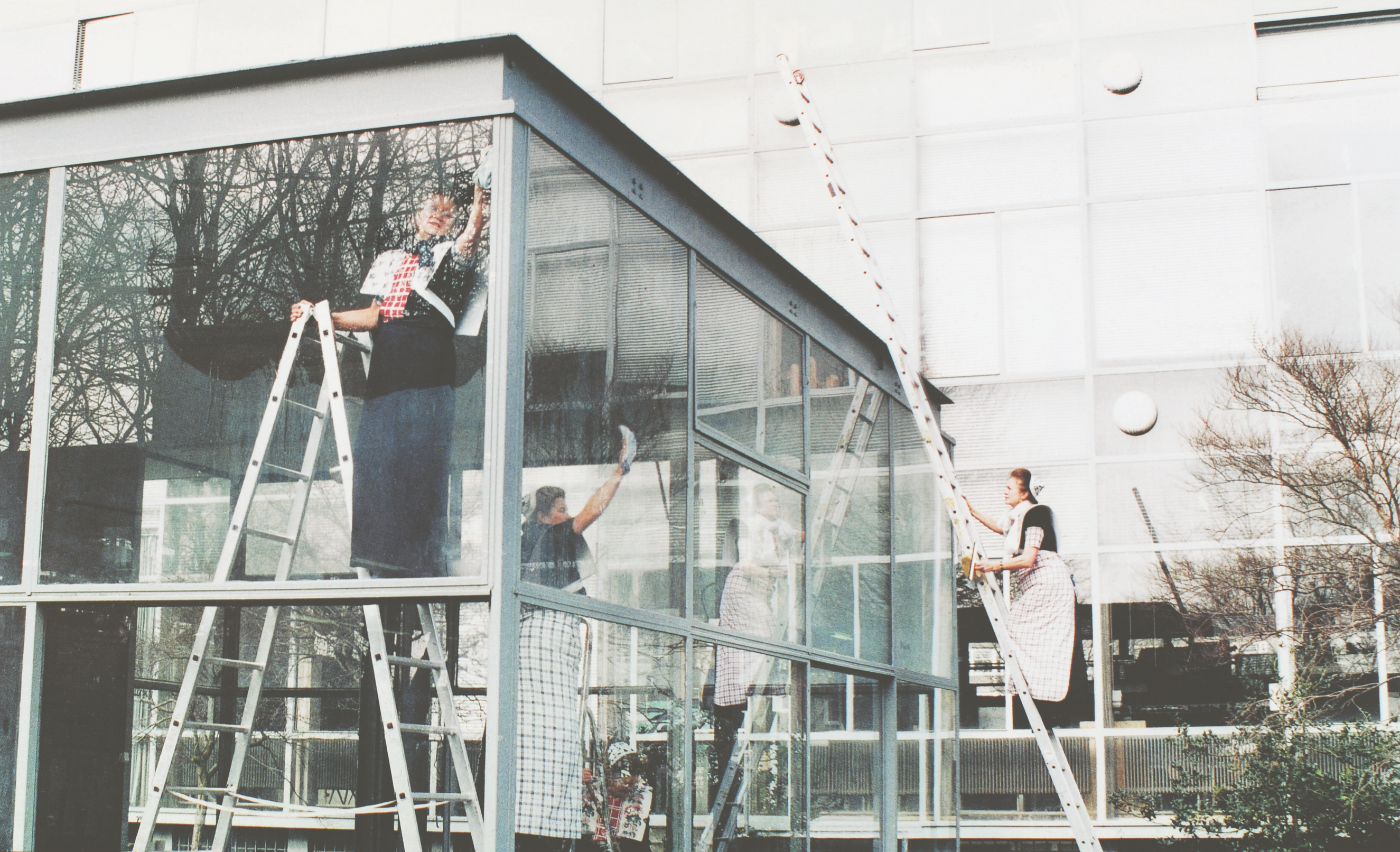 Cleaning the Rietveld Paviljoen